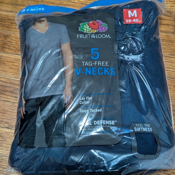 Navy blue tag free v-necks - Fruit of the loom - Picture 2 of 3